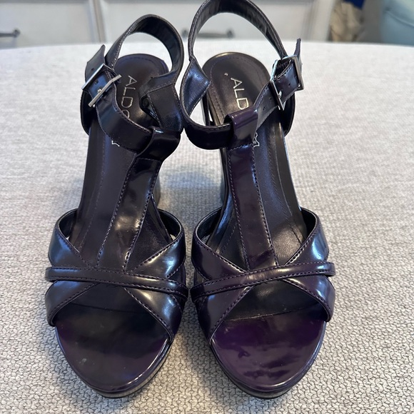 Deep Purple Aldo T-Strap wedges - Picture 2 of 8